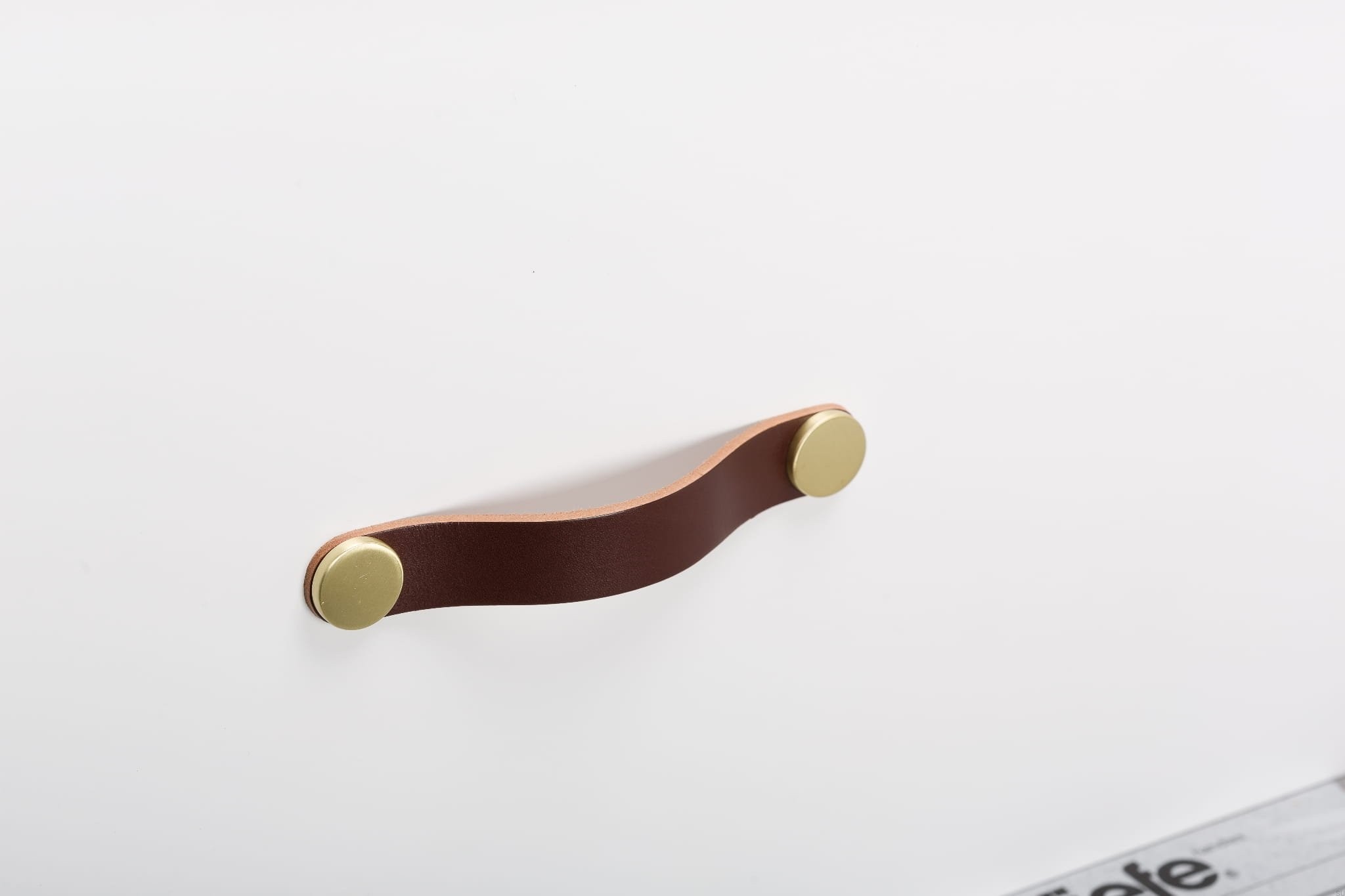 Maner Flexa din piele maro pentru mobilier, cu ornamente finisaj alama, L: 150 mm