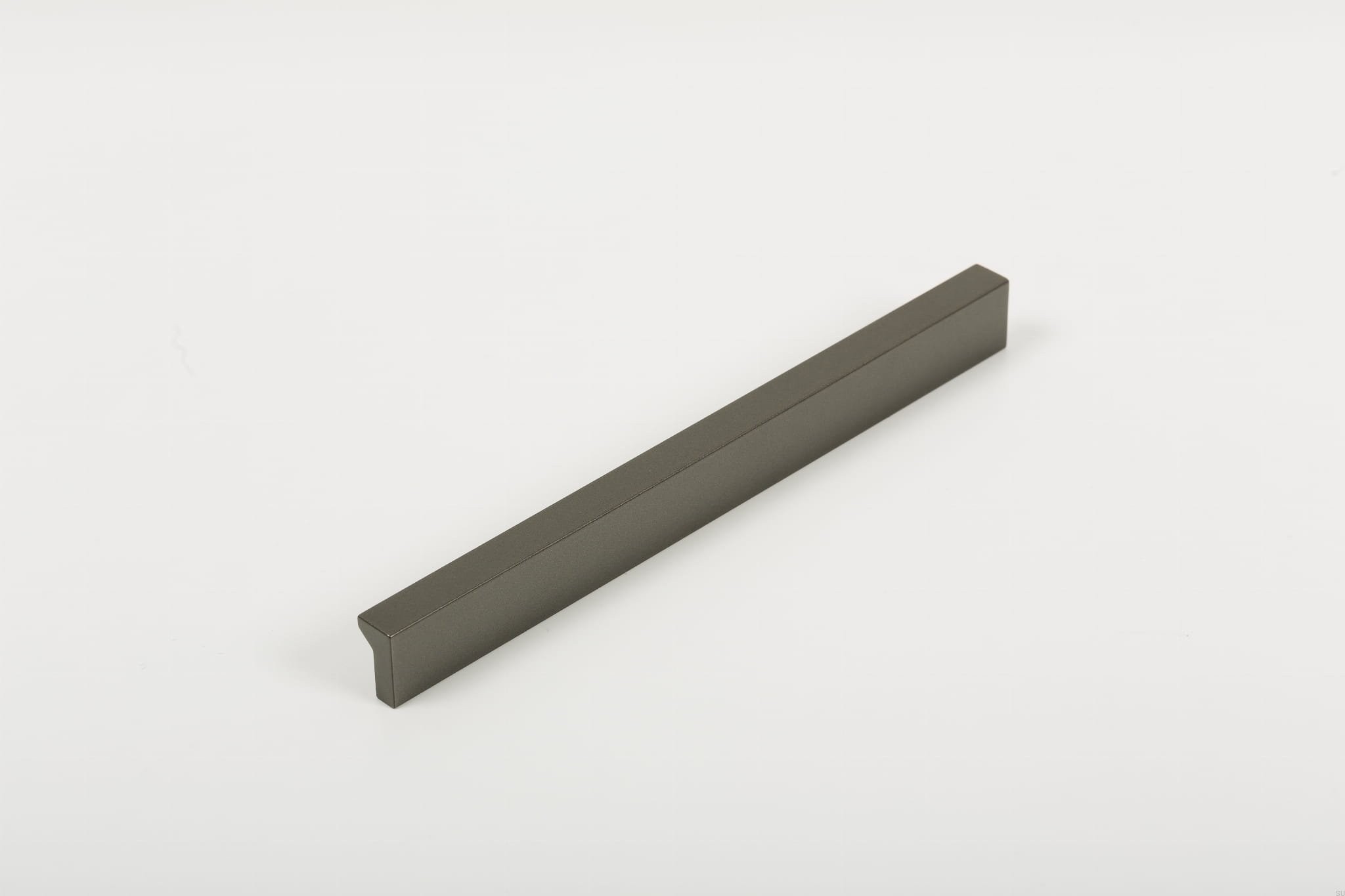 Maner pentru mobilier Angle, finisaj gri metalizat, L:200 mm