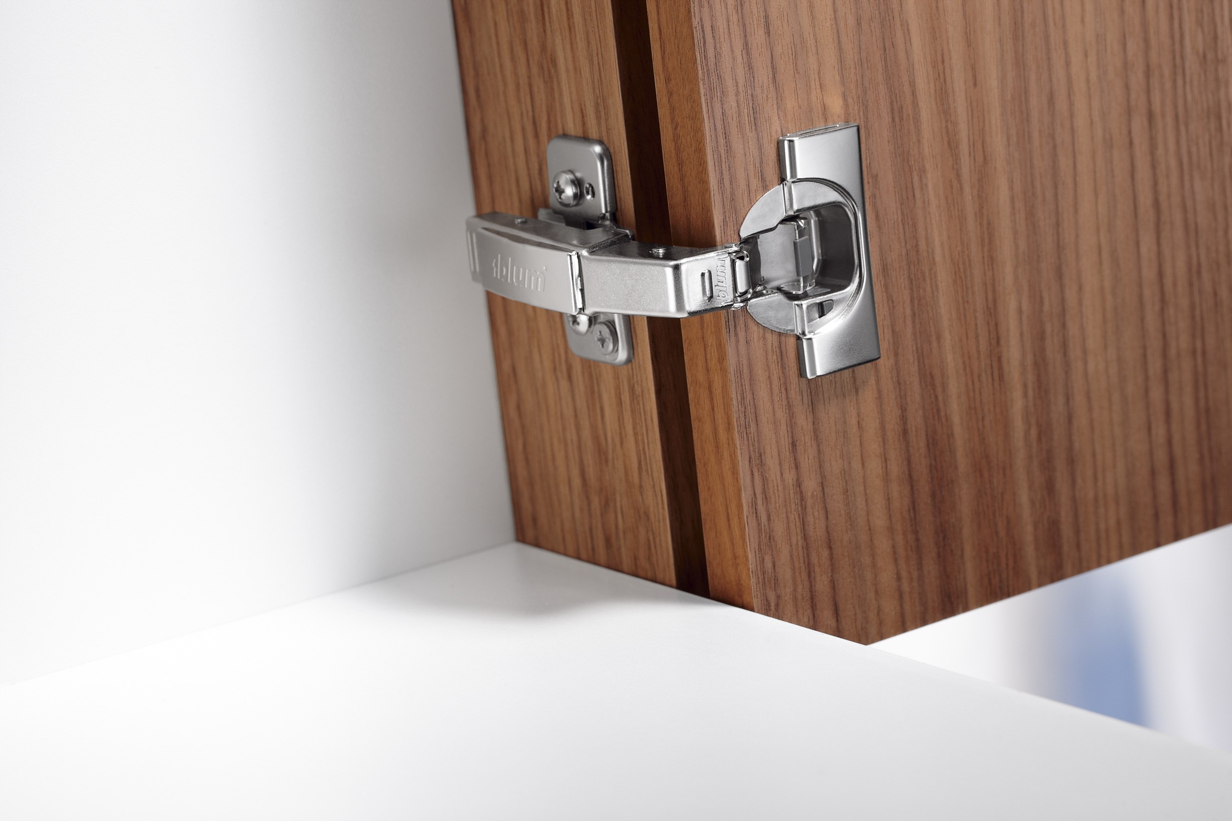 79B9550 - CLIP top Blumotion cu BLUMOTION integrat - Balama pentru usa cu lezena incadrata