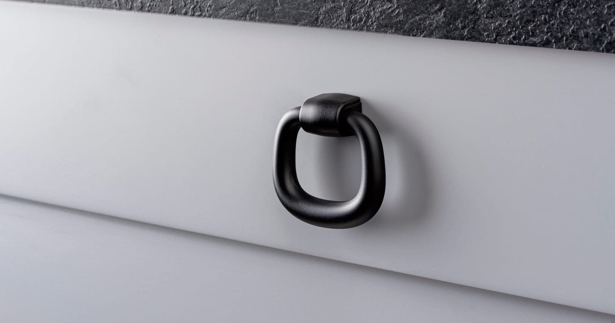 Buton pentru mobila Pendant, finisaj negru mat, L:39.3 mm