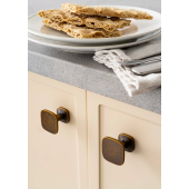 Buton pentru mobila Quart Mini, finisaj alama rustica, 26x26 mm